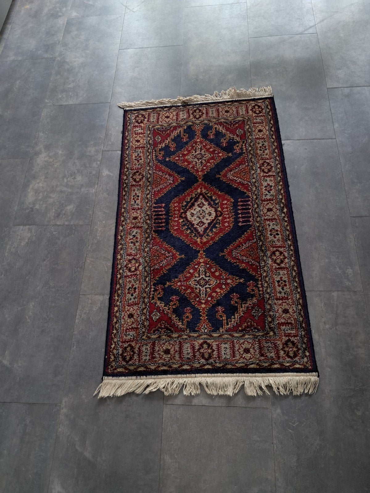 Petit tapis persan / oriental style classique (67 x 120 cm), 100 à 150 cm, Enlèvement ou Envoi, Utilisé, 50 à 100 cm