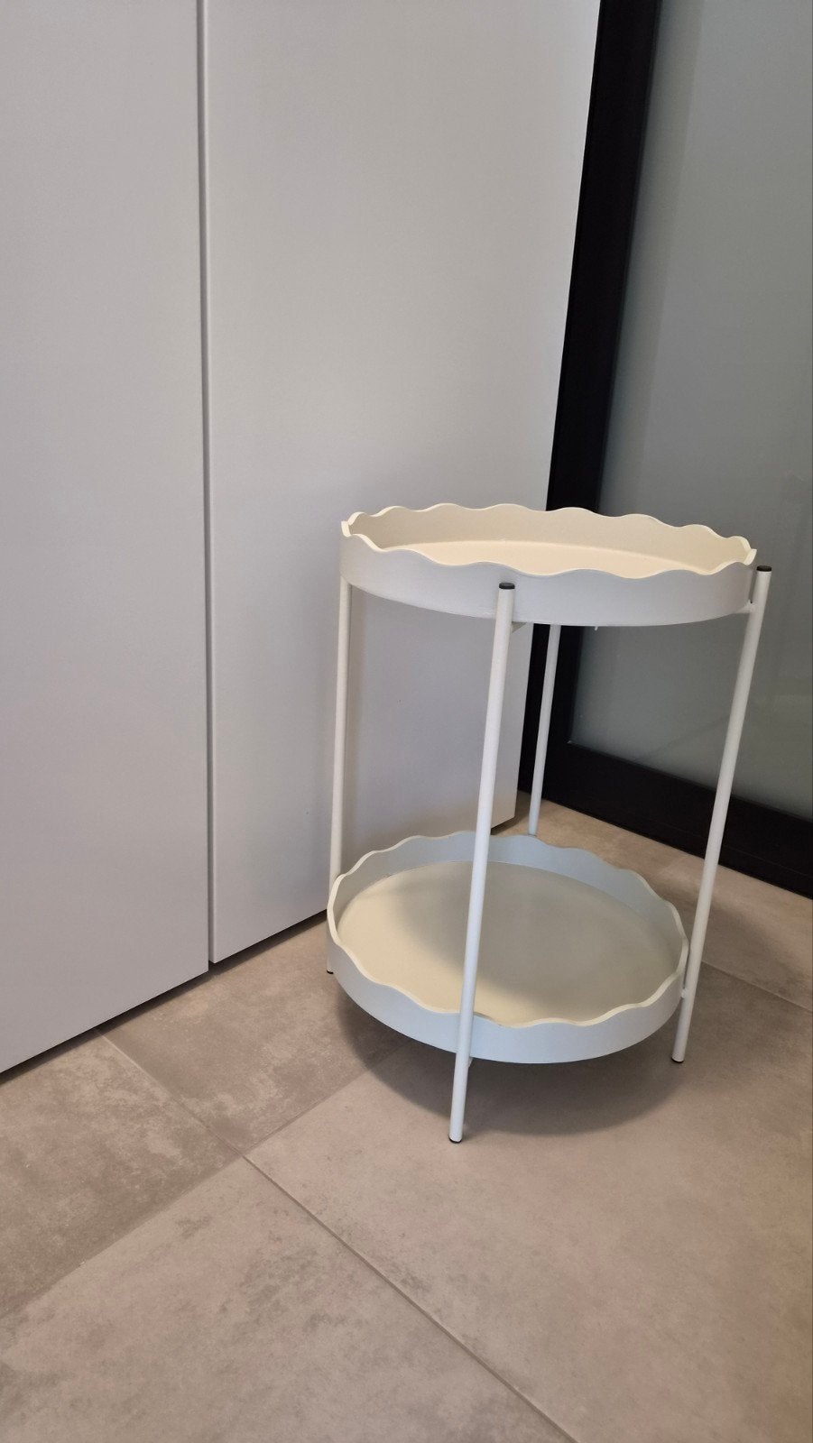 table d'appoint, beige 55 cm de haut et 38 cm de large, Enlèvement