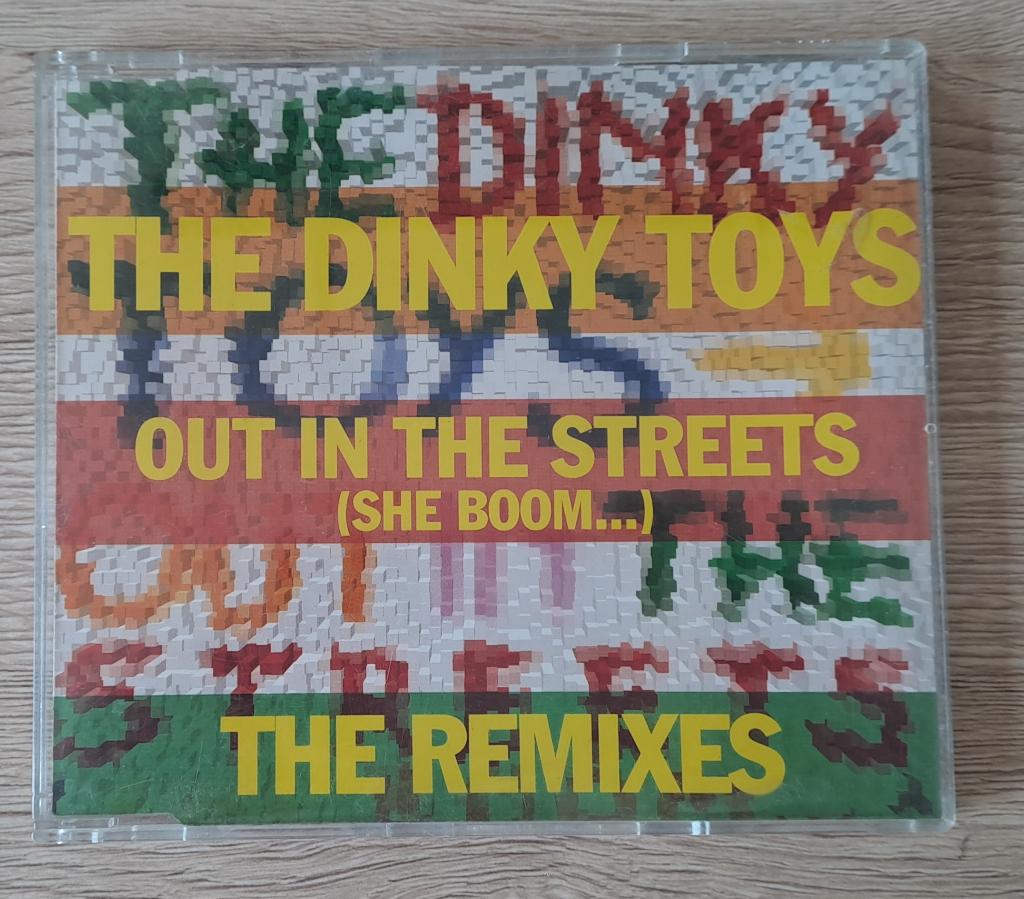 The Dinky Toys - Out In The Streets (she boom..) The Remixes, Cd's en Dvd's, Cd Singles, Gebruikt, Maxi-single, Ophalen of Verzenden