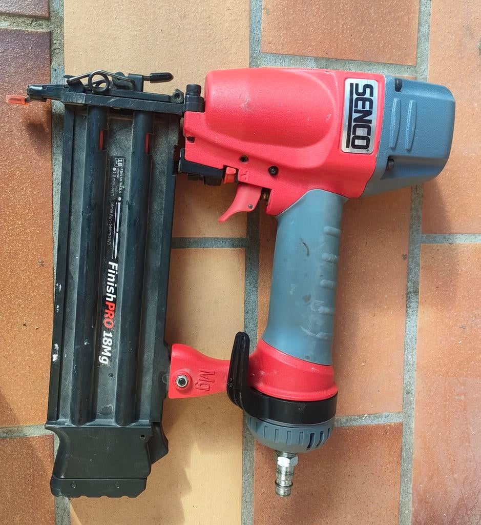 Senco FinishPro18Mg pneumatisch nagelpistool, Ophalen