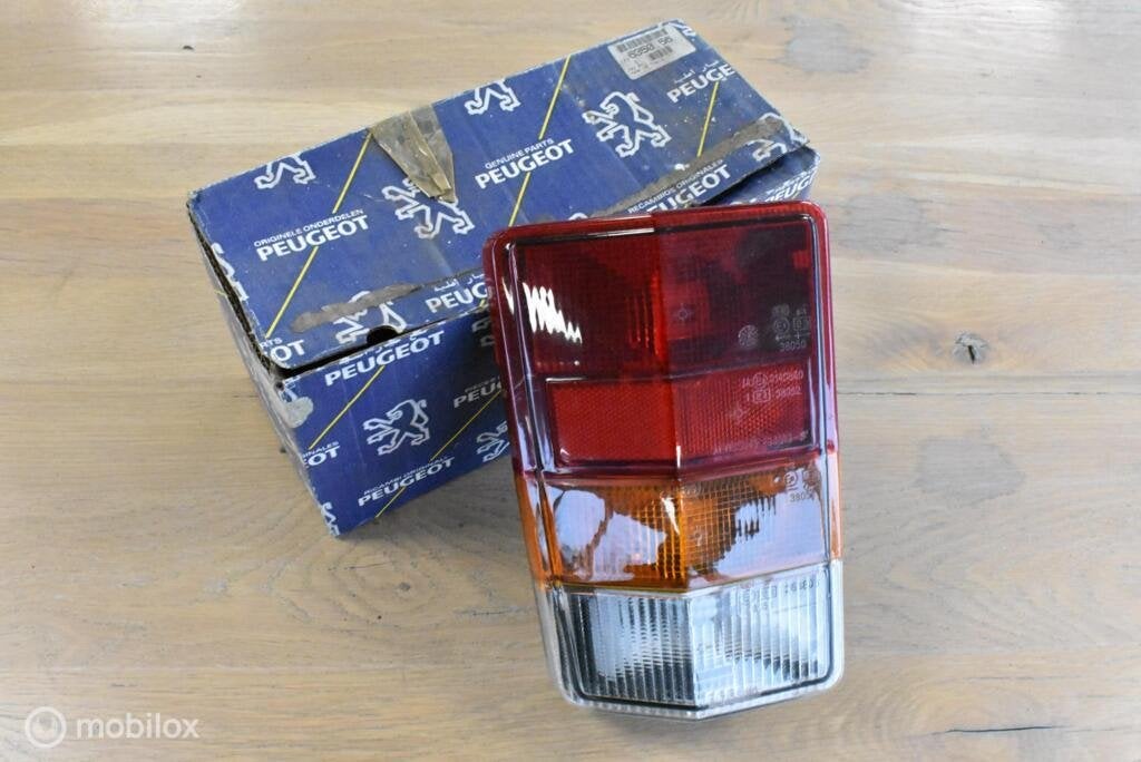 NOS Achterlicht links Peugeot J-5/J-9 ('85-'94) 635056, Auto-onderdelen, Verlichting, Peugeot, Nieuw, Ophalen of Verzenden