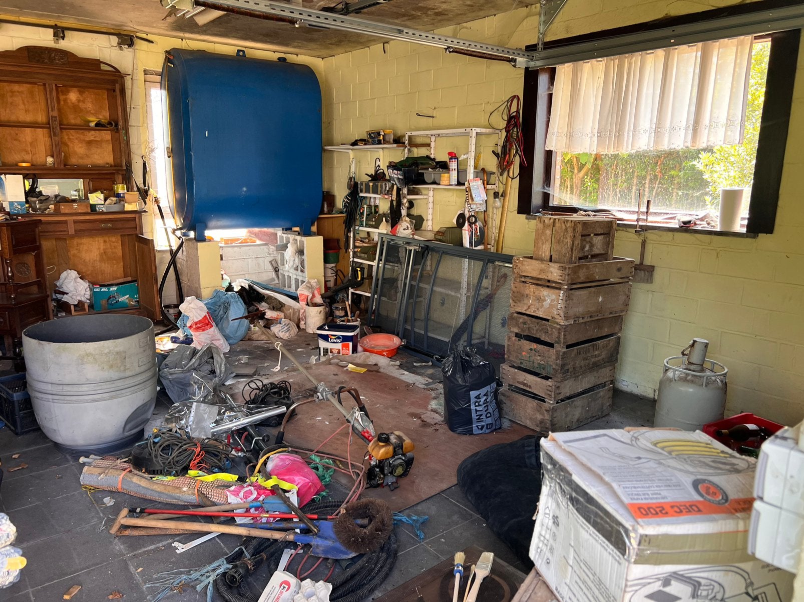 Dégagement du garage, Enlèvement