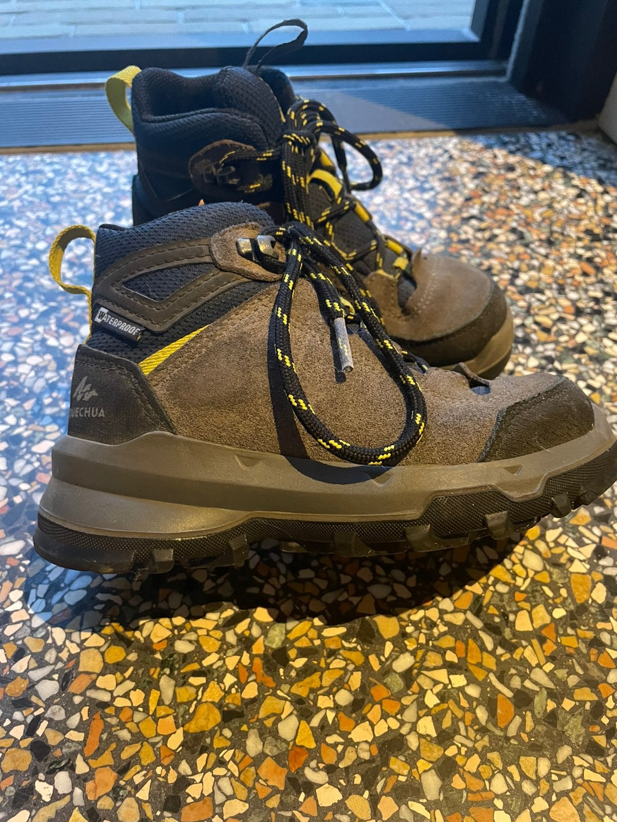 Wandelschoenen waterdicht quechua maatje 28 en 29, Ophalen, Zo goed als nieuw