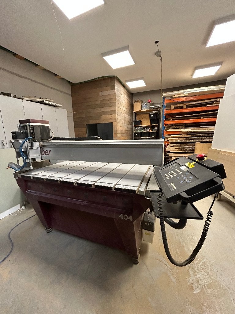 Gerber Sabre 404 CNC – Fraiseuse numérique, Articles professionnels, Machines & Construction | Travail du bois, Enlèvement