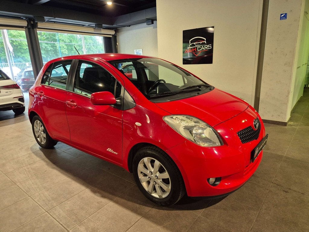 Toyota Yaris Yaris 1.3i VVT-i 16v by Sparco, Rouge, Achat, 87 ch, Boîte manuelle