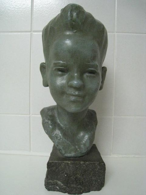 Keramiek beeldje, hoofd van een jonge vrouw, groen, Enlèvement, Vert, Femme