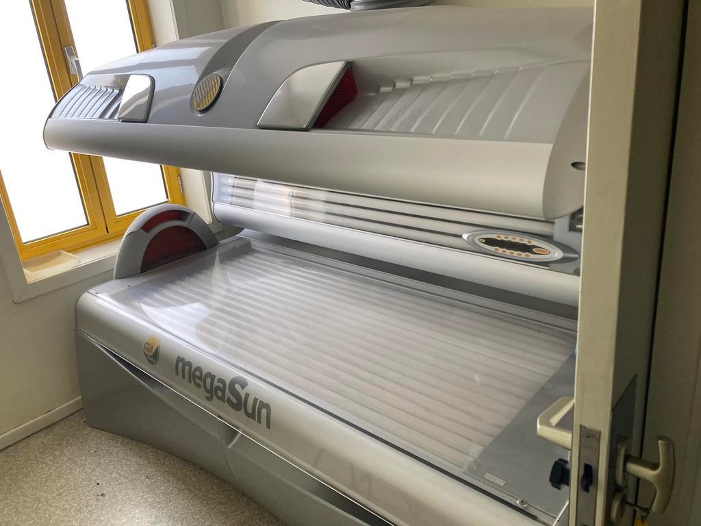 Zonnebank mega sun 4500, Elektronische apparatuur, Zonnebanken en Gezichtsbruiners, Ophalen, Gebruikt, Zonnebank dubbelzijdig