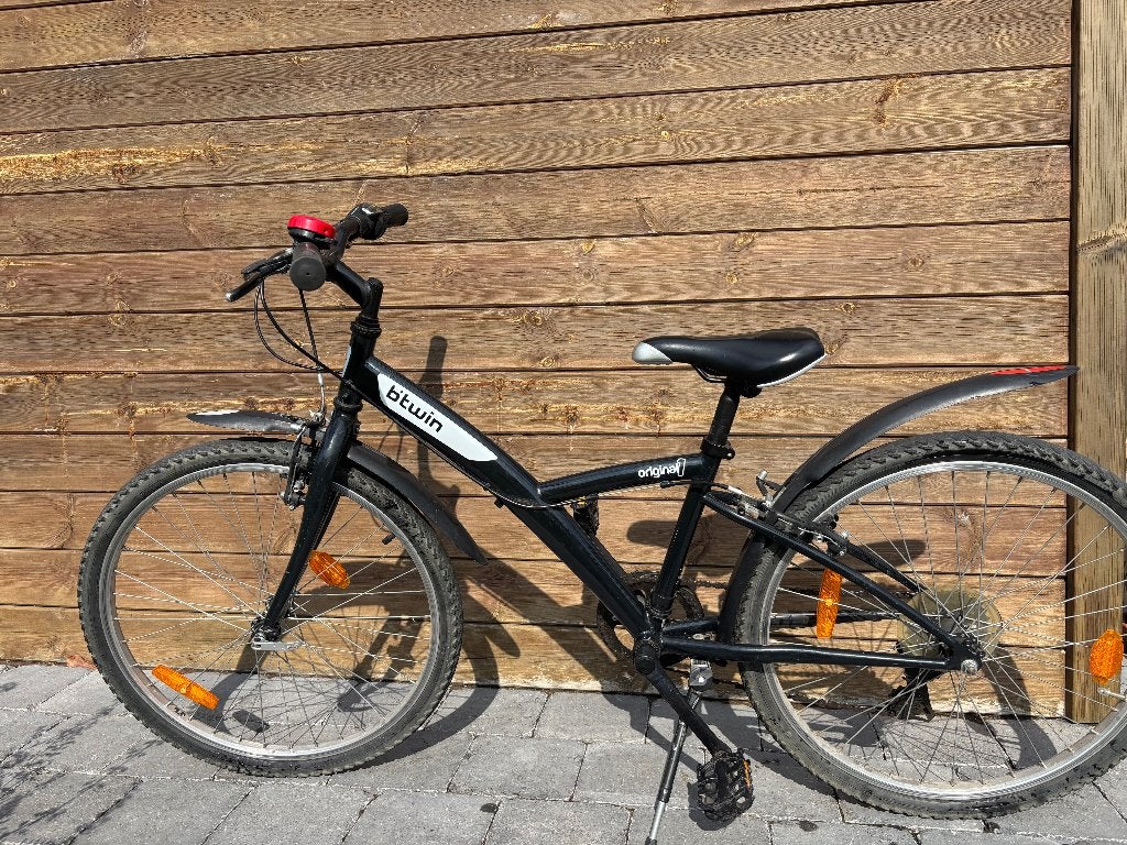 B'Twin 24 inch fiets, zwarte jongensfiets., Fietsen en Brommers, Ophalen, Velgrem, Btwin Decathlon, Handrem