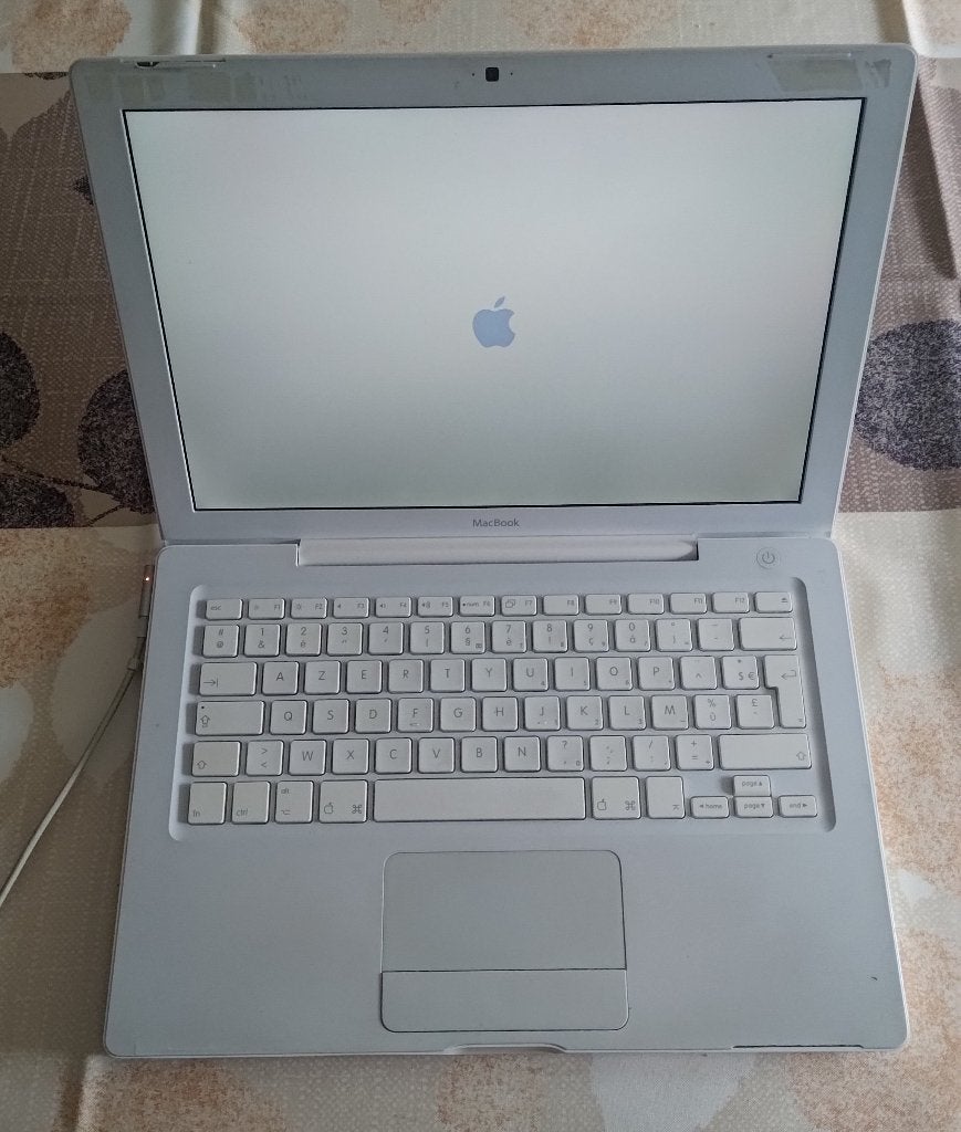 MacBook Apple 13" – Core 2 Duo, Informatique & Logiciels, Apple Macbooks, Utilisé, MacBook, 13 pouces, Moins de 4 GB, Azerty, Enlèvement