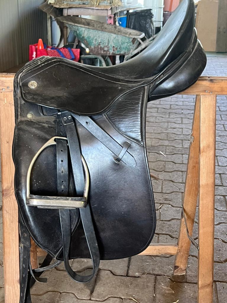 Zwart kieffer zadel te koop 17 inch, Dieren en Toebehoren, Ophalen, Gebruikt, Dressuur