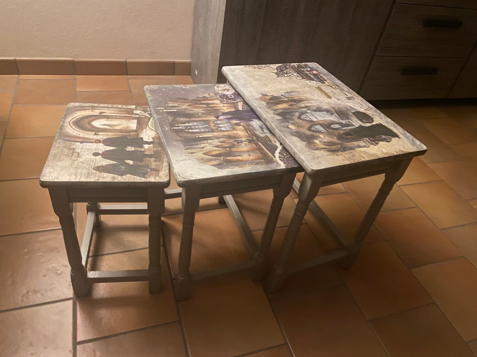 Opgeknapte tafeltjes, Huis en Inrichting, Ophalen, Zo goed als nieuw