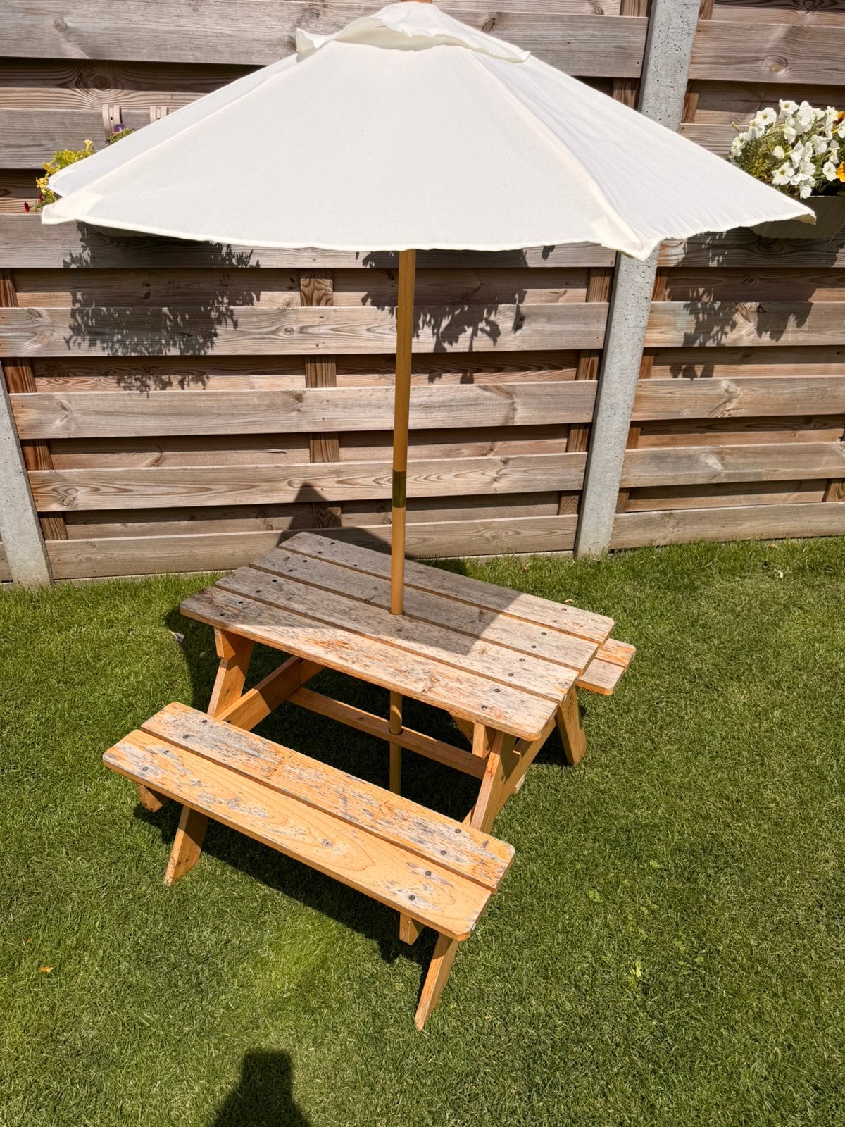 Picknicktafel kindjes met parasol, Ophalen, Zo goed als nieuw