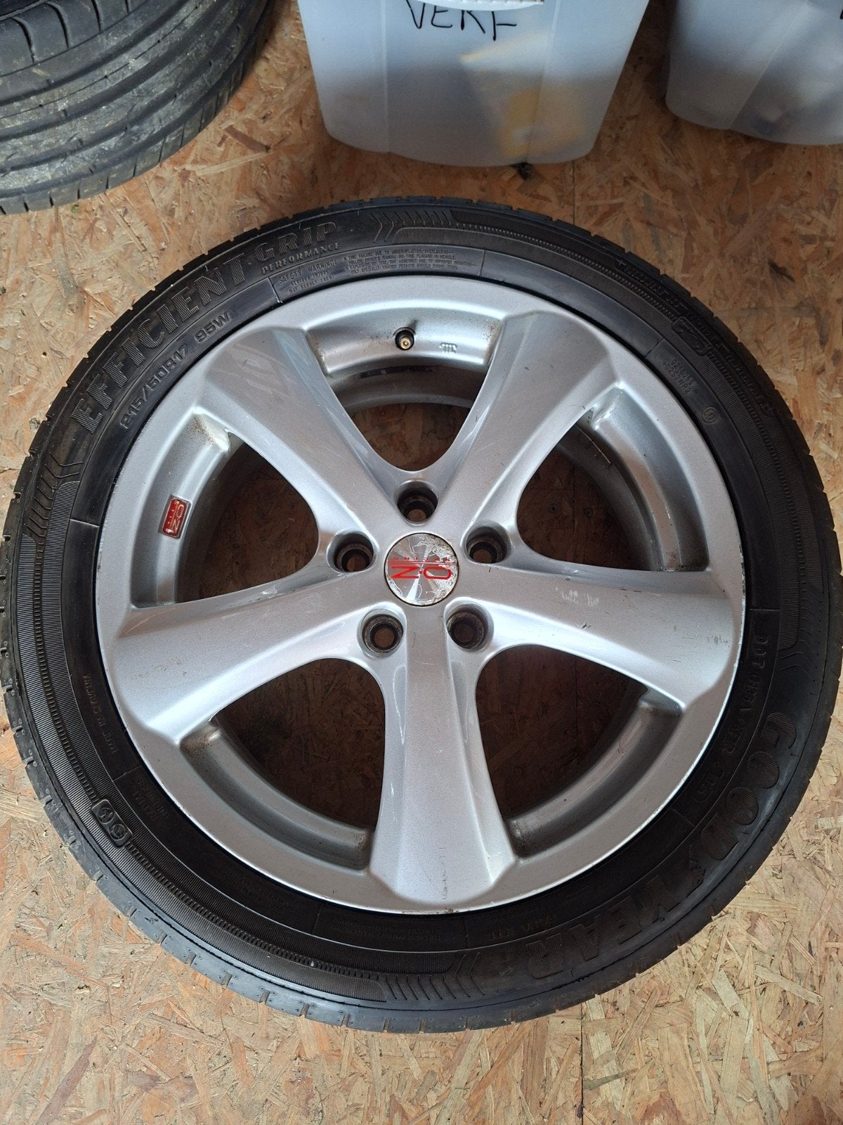 1 roue avec pneu Ford Focus MK3, Autos : Pièces & Accessoires, Pneus et Jantes, 215 mm, Véhicule de tourisme, Pneus été