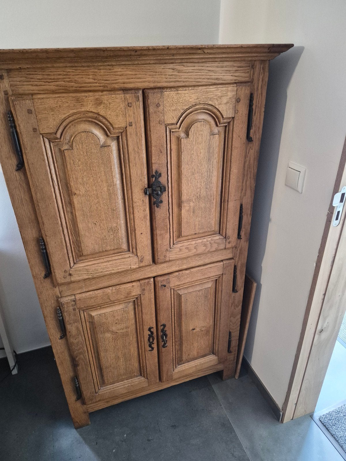 massief  antiek eiken kast., Ophalen