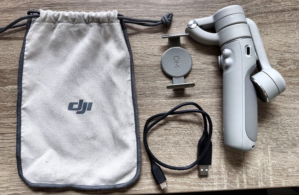 Stabilisateur DJI OM 5 avec pince magnétique et pochette, TV, Hi-fi & Vidéo, Enlèvement ou Envoi, Bluetooth, DJI, Comme neuf
