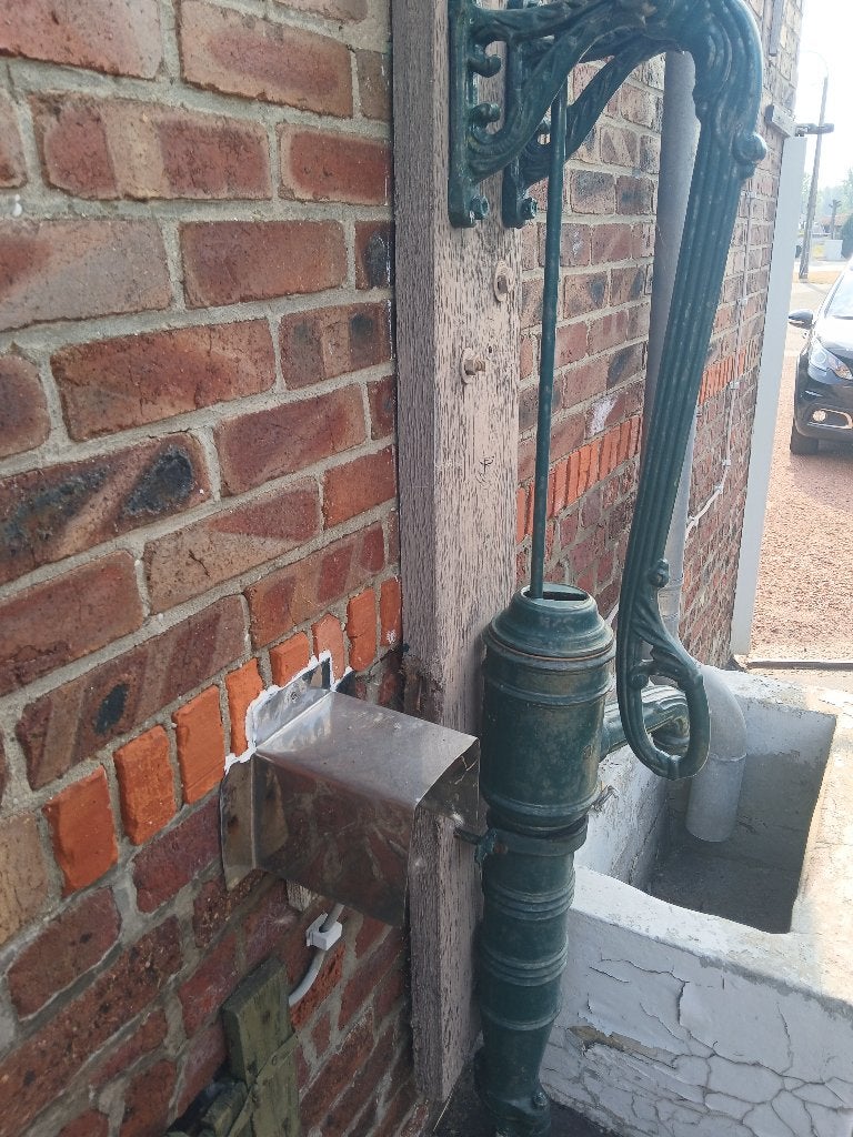 Rustieke waterpomp van gietijzer, Antiek en Kunst, Ophalen