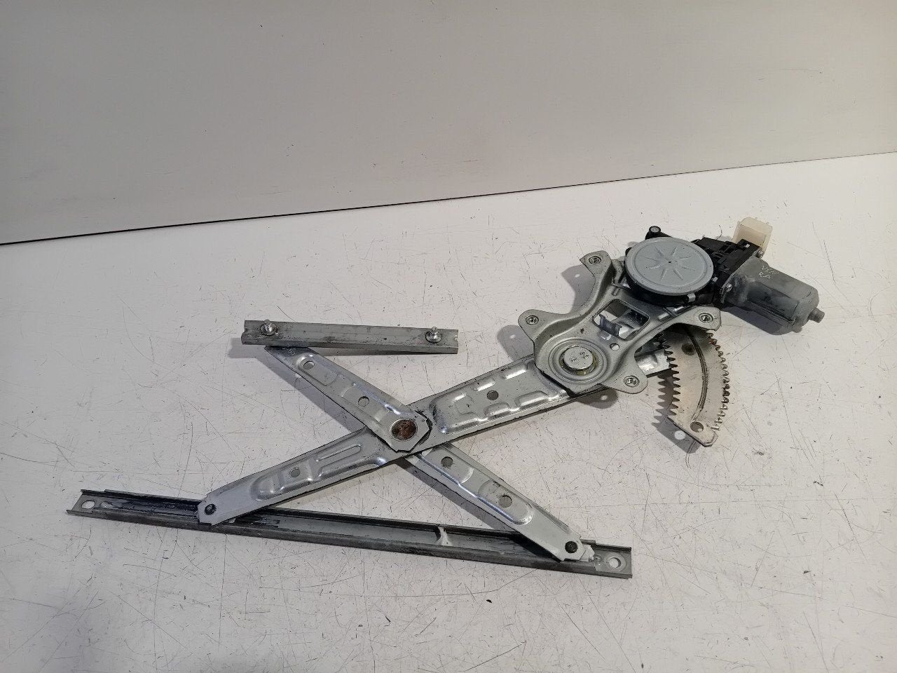 Raammechaniek elektrisch rechts achter Nissan X-Trail, Onderdelen@venauto.nl, Van der Ven Autorecycling B.V., Gebruikt, Ettenseweg 76, 4706 PB Roosendaal, The Netherlands