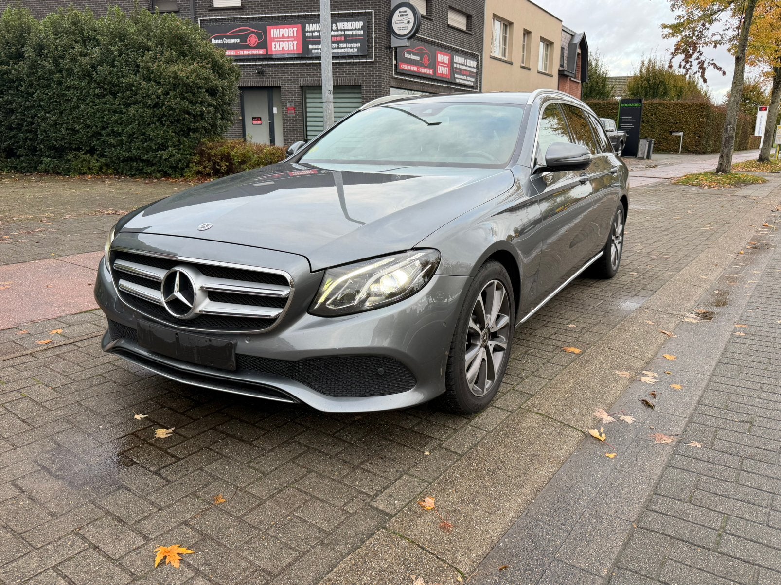 Mercedes E220 Avangarde Automaat 2018 155.000km, Auto's, Dealer onderhouden, 143 kW, 4 cilinders, Leder en Stof