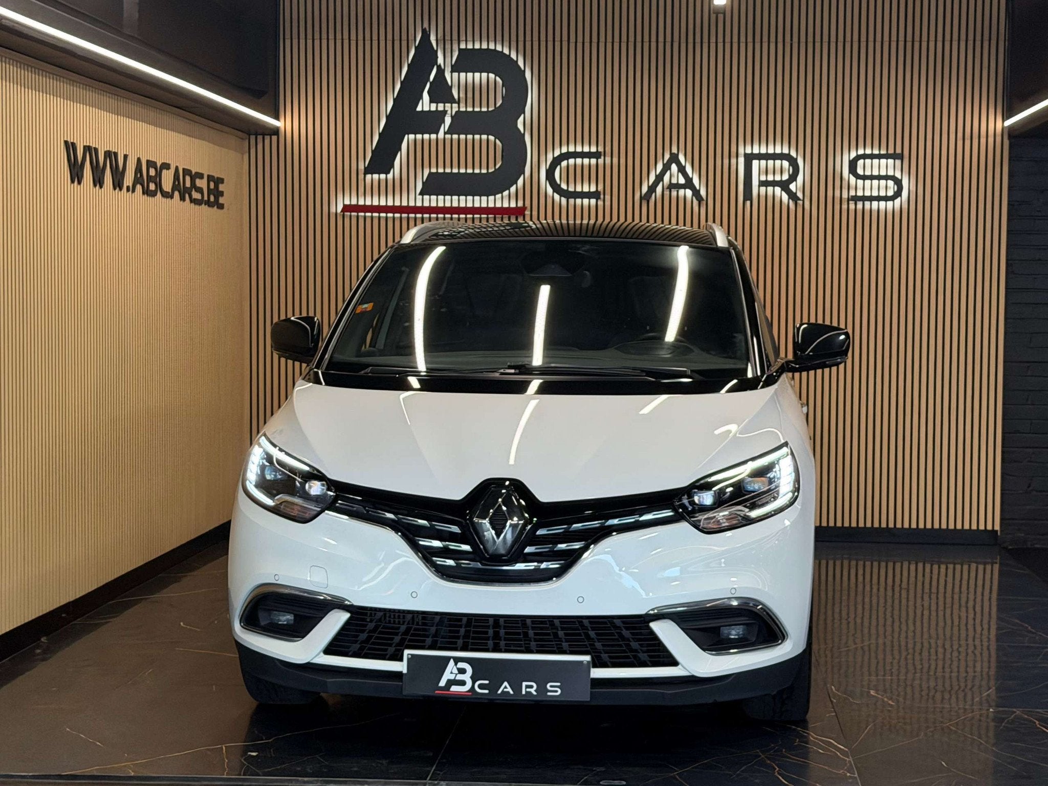 Renault Grand Scénic 1.3TCE BLACK EDITION * 7 PLACES * GARA, Auto's, Automaat, Gebruikt, Euro 6, 4 cilinders