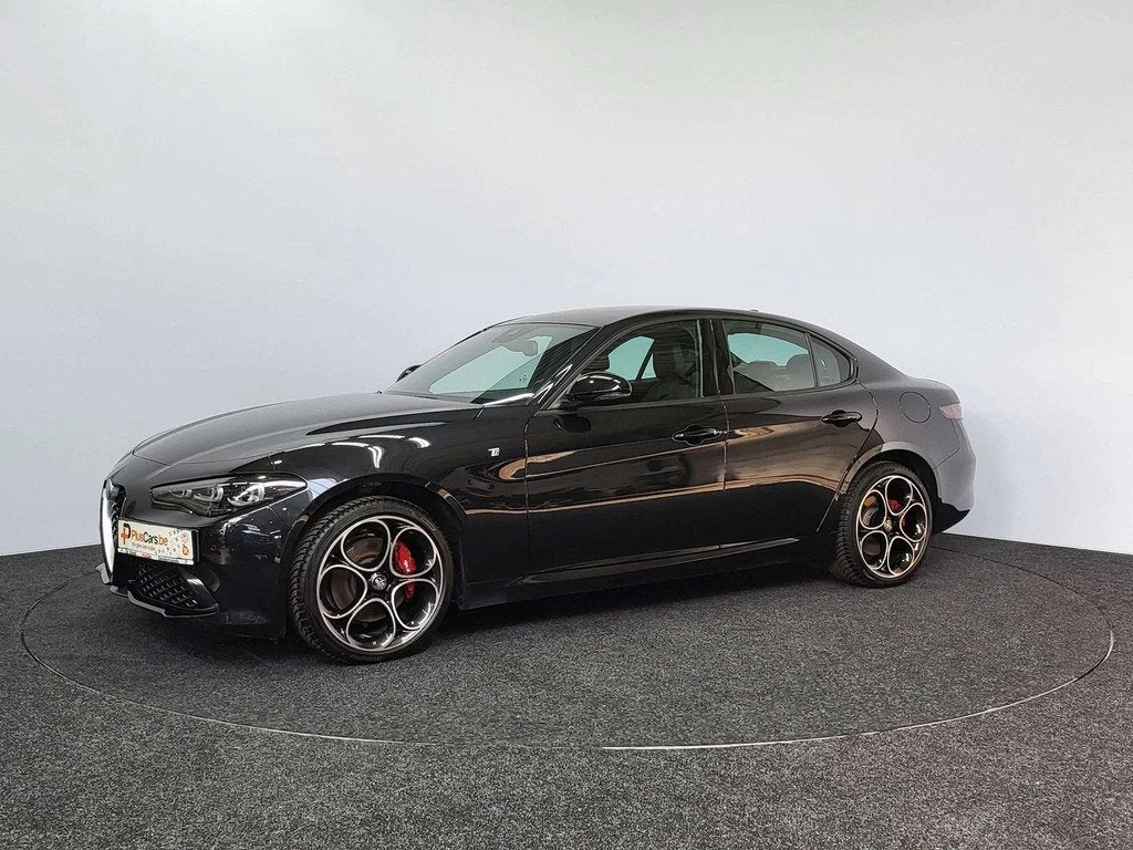 Alfa Romeo Giulia 2.0 Turbo Ti Q4 | 2024 | 27.318 km | Navi, Automaat, 4 deurs, 4 cilinders, Zwart