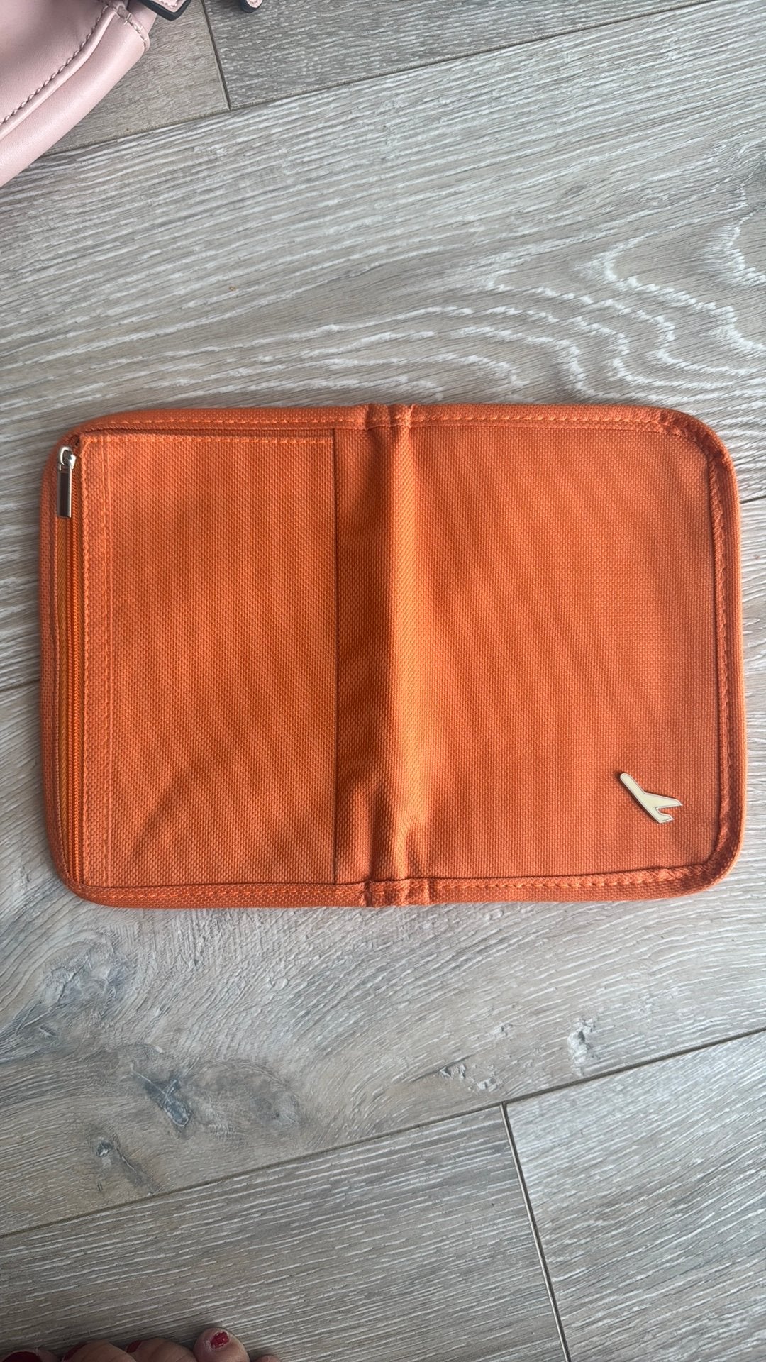Passport tasje GRATIS, Handtassen en Accessoires, Portemonnees, Ophalen of Verzenden, Zo goed als nieuw, Oranje, Overige merken