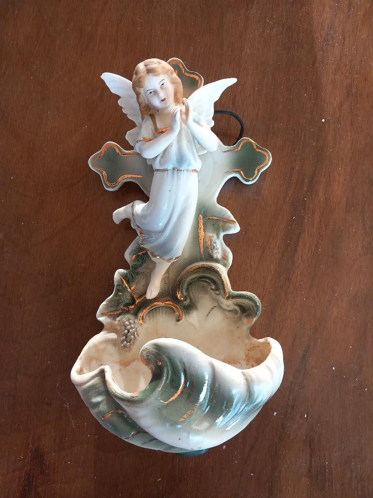 Wijwatervat in biscuit (ca 1900), Ophalen
