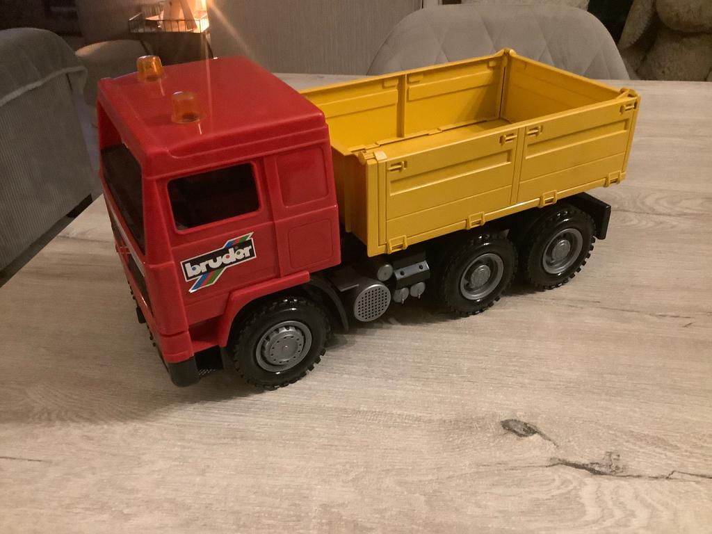 Camion à benne basculante en plastique Bruder (19x38 cm), Enlèvement ou Envoi, Comme neuf