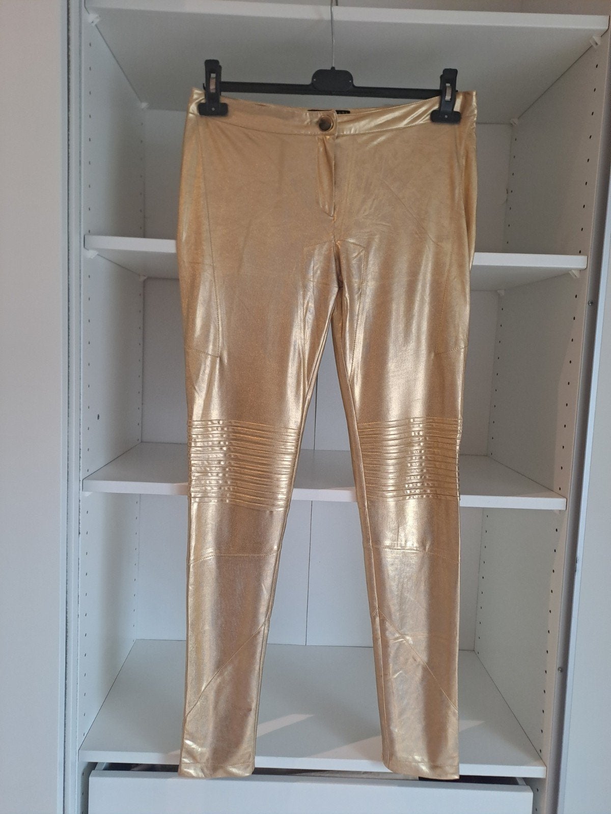 Mt 3 Gouden nauw aansluitende broek, Maat 42/44 (L), Ophalen of Verzenden, Gedragen, Goud