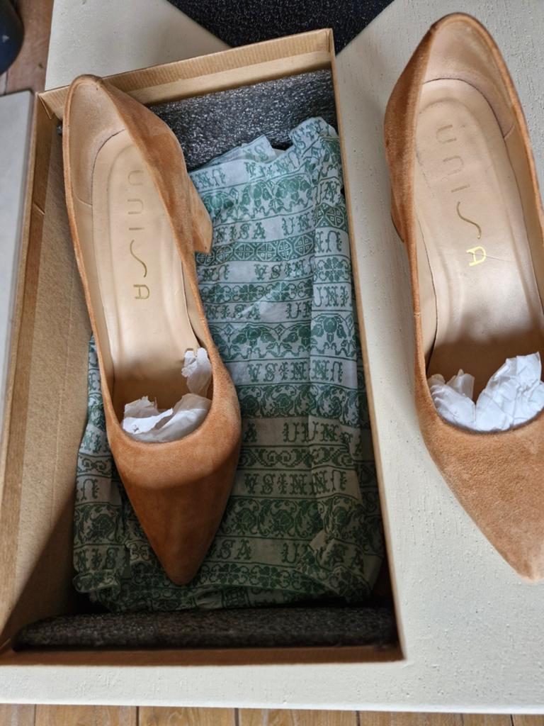 Beige geklede Nubuck schoen met hak maat 39, Ophalen, Beige