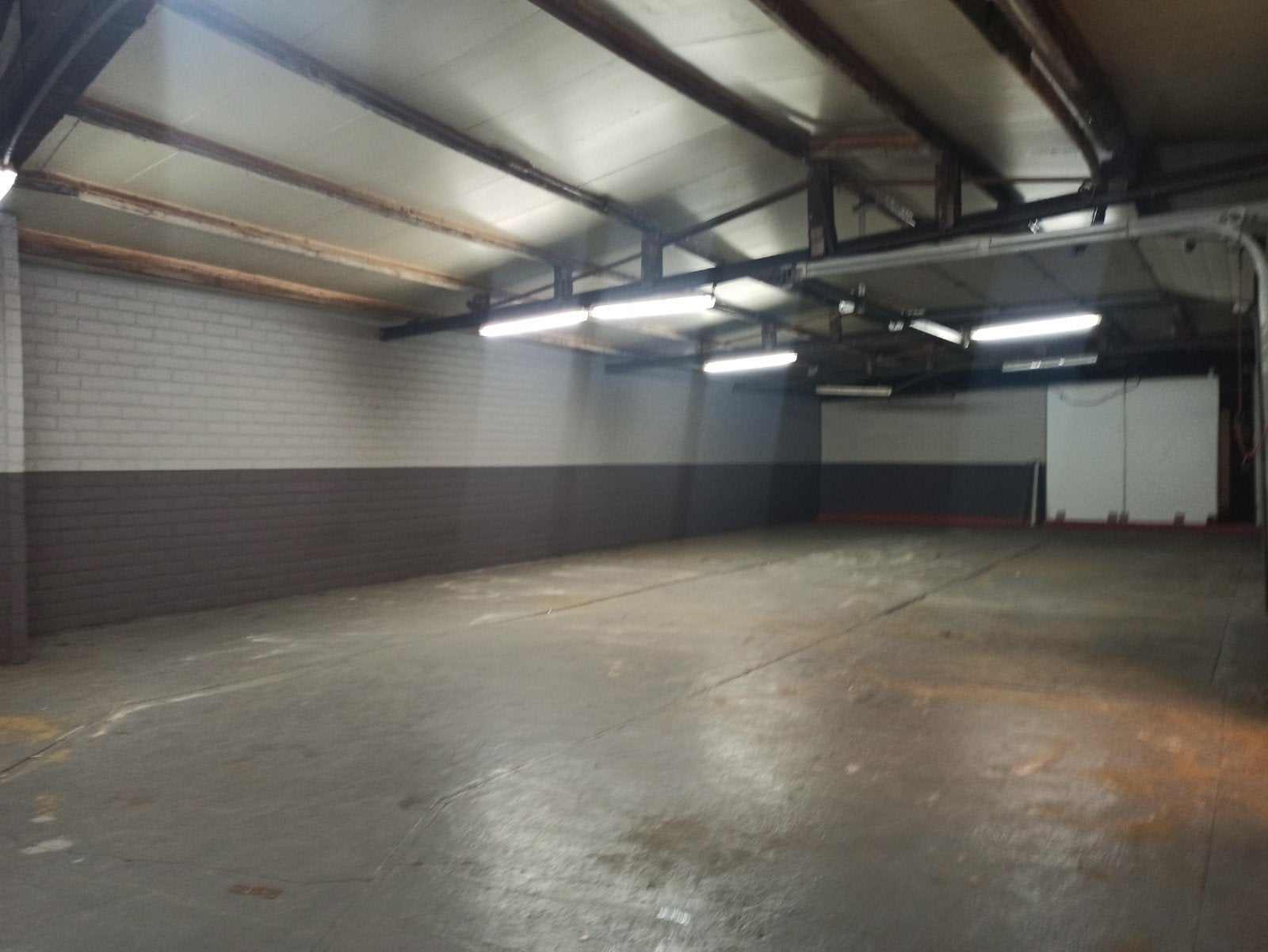 grote loods te huur, in Lommel, 200m2, Zakelijke goederen, 200 m², Huur