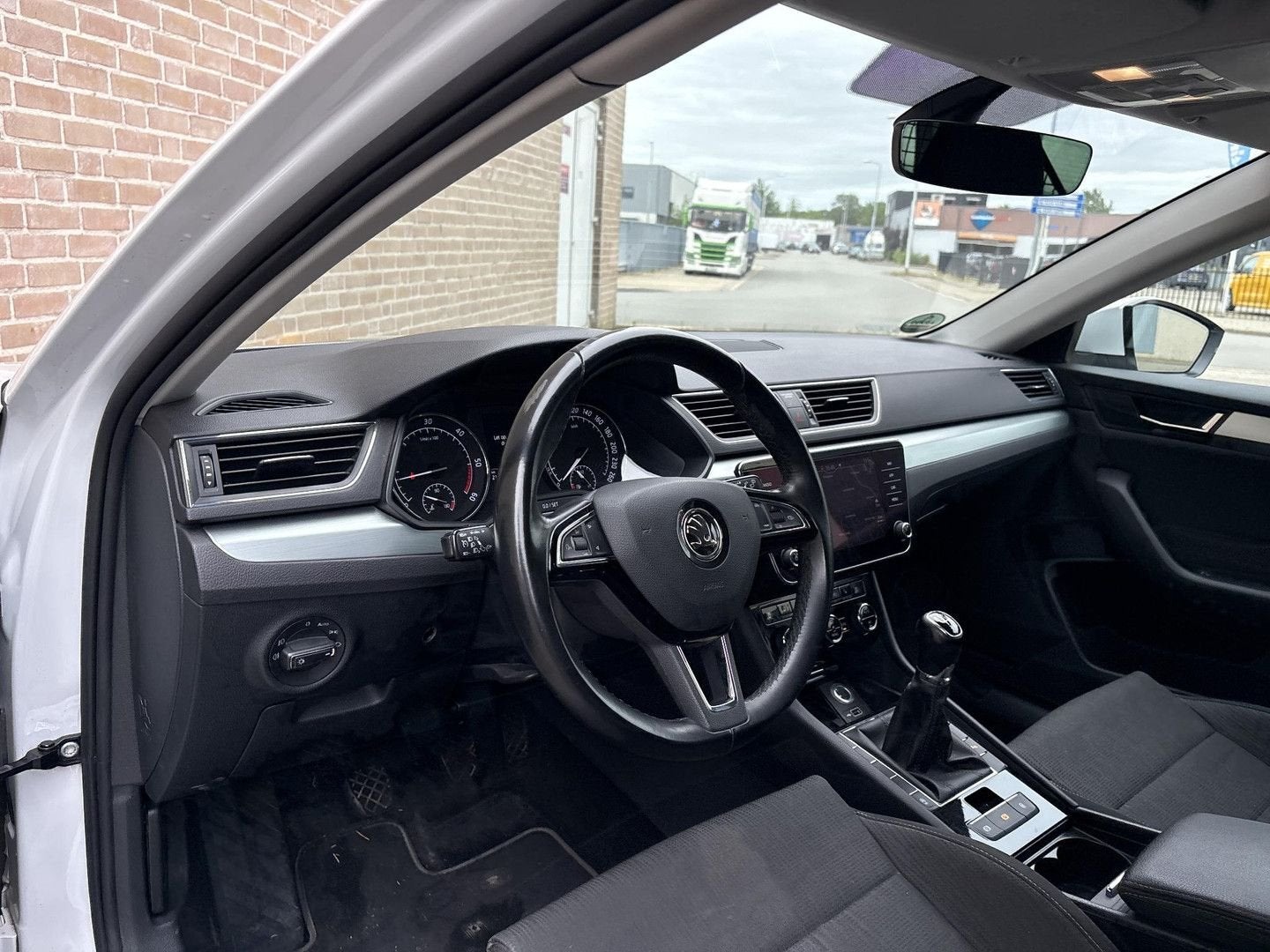 Skoda Superb 2.0 TDI Ambition Business | € 9.850,- NETTO! |, Autos, Skoda, Achat, Entreprise, Boîte manuelle, Noir