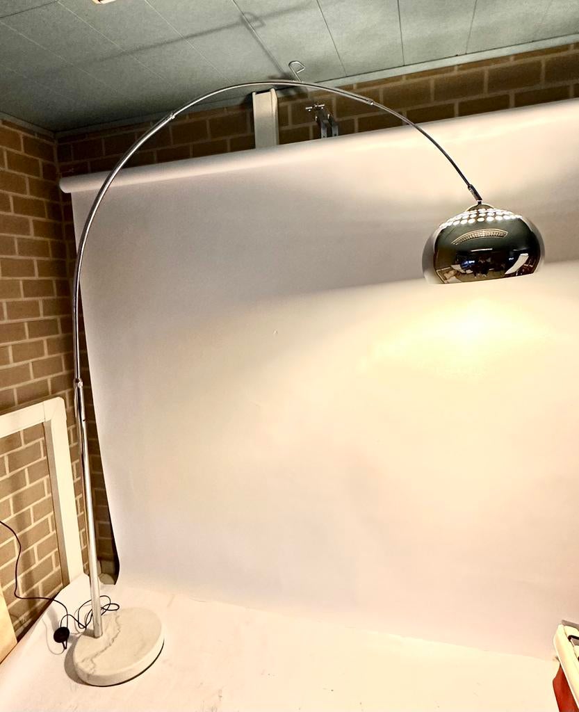 Retro chrome booglamp in jaren ‘70-stijl in perfecte staat, Huis en Inrichting, Ophalen, 200 cm of meer, Overige materialen, Vintage retro jaren 70 jaren 60 eames design panton vitra