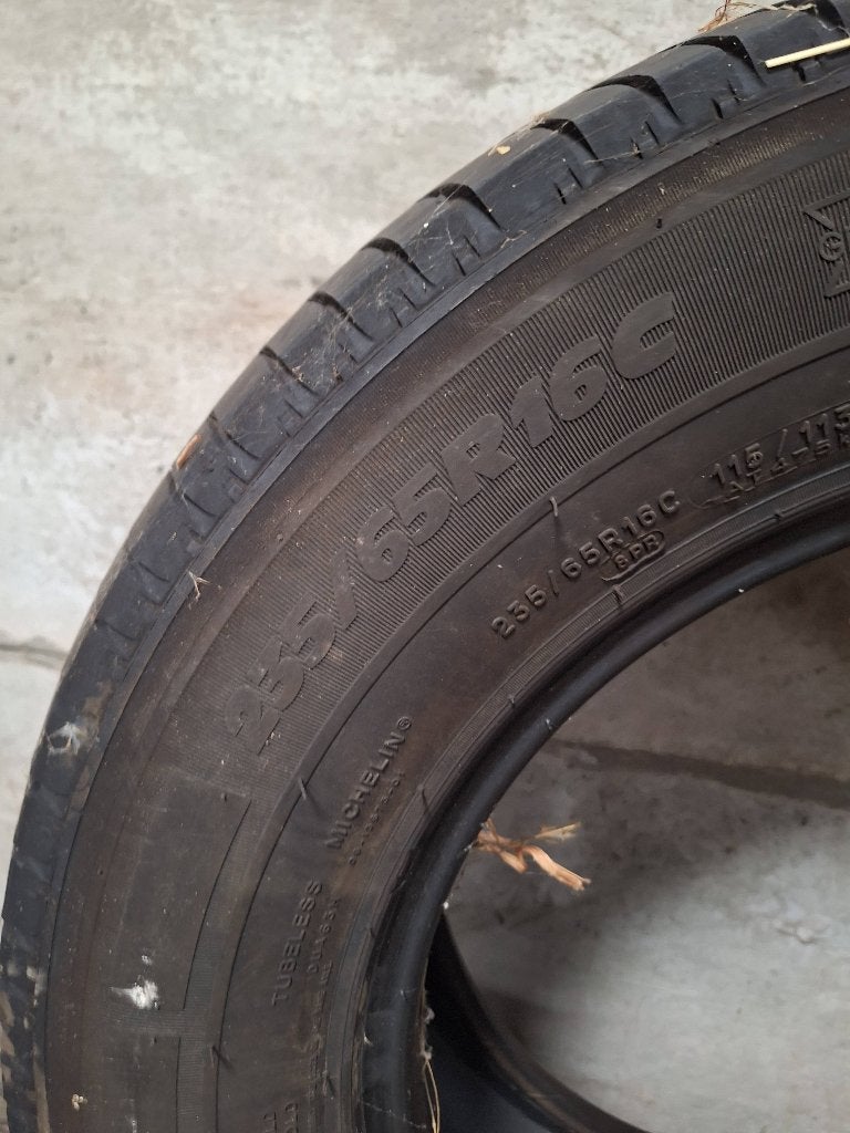 4 pneus Michelin 235 65R 16C, Autos : Pièces & Accessoires, 16 pouces, Pneus été, Véhicule utilitaire, Pneu(s)