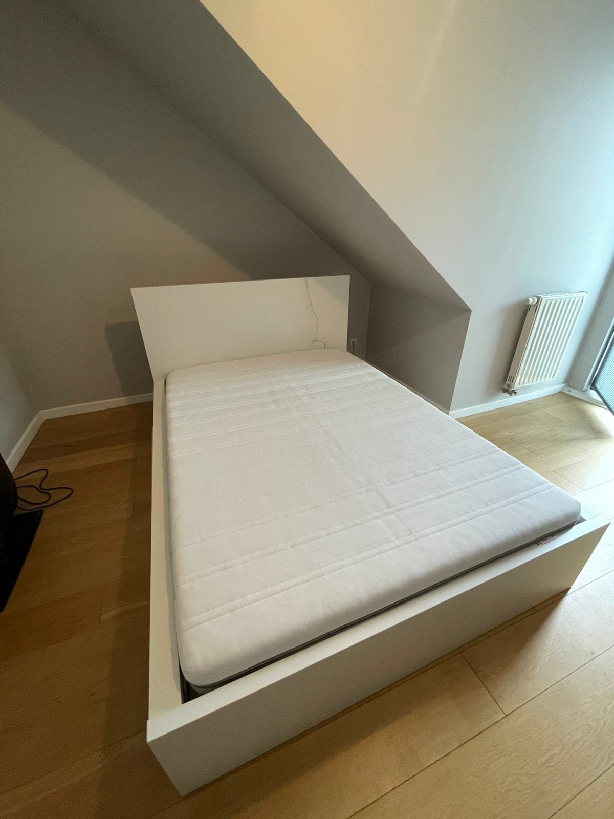Lit IKEA MALM avec sommier, 2 tiroirs et matelas MALVIK, Ophalen, Wit, 140 cm, Zo goed als nieuw