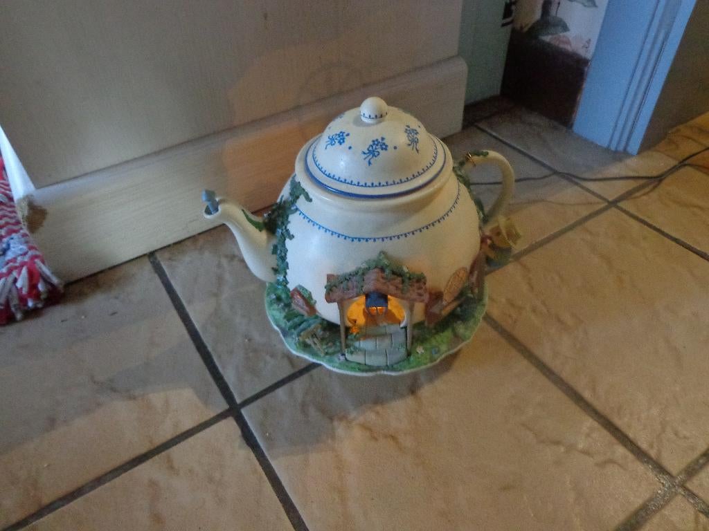 Mooie oude enesco muziekdoos - theepot, Ophalen