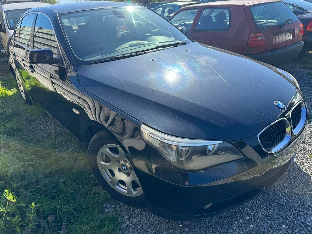 BMW 520 i bj 2004 km 204.000 mooie auto, Auto's, BMW, 4 deurs, Stof, Zwart, Bedrijf