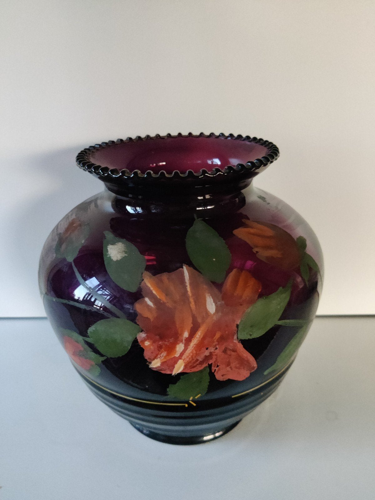 Antieke / Vintage paarse glazen vaas - Handbeschilderd met b, Antiquités & Art, Antiquités | Vases, Enlèvement
