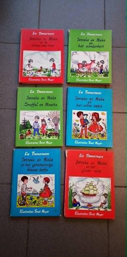 6 vintage boeken van janneke en mieke, Ophalen of Verzenden, Gelezen