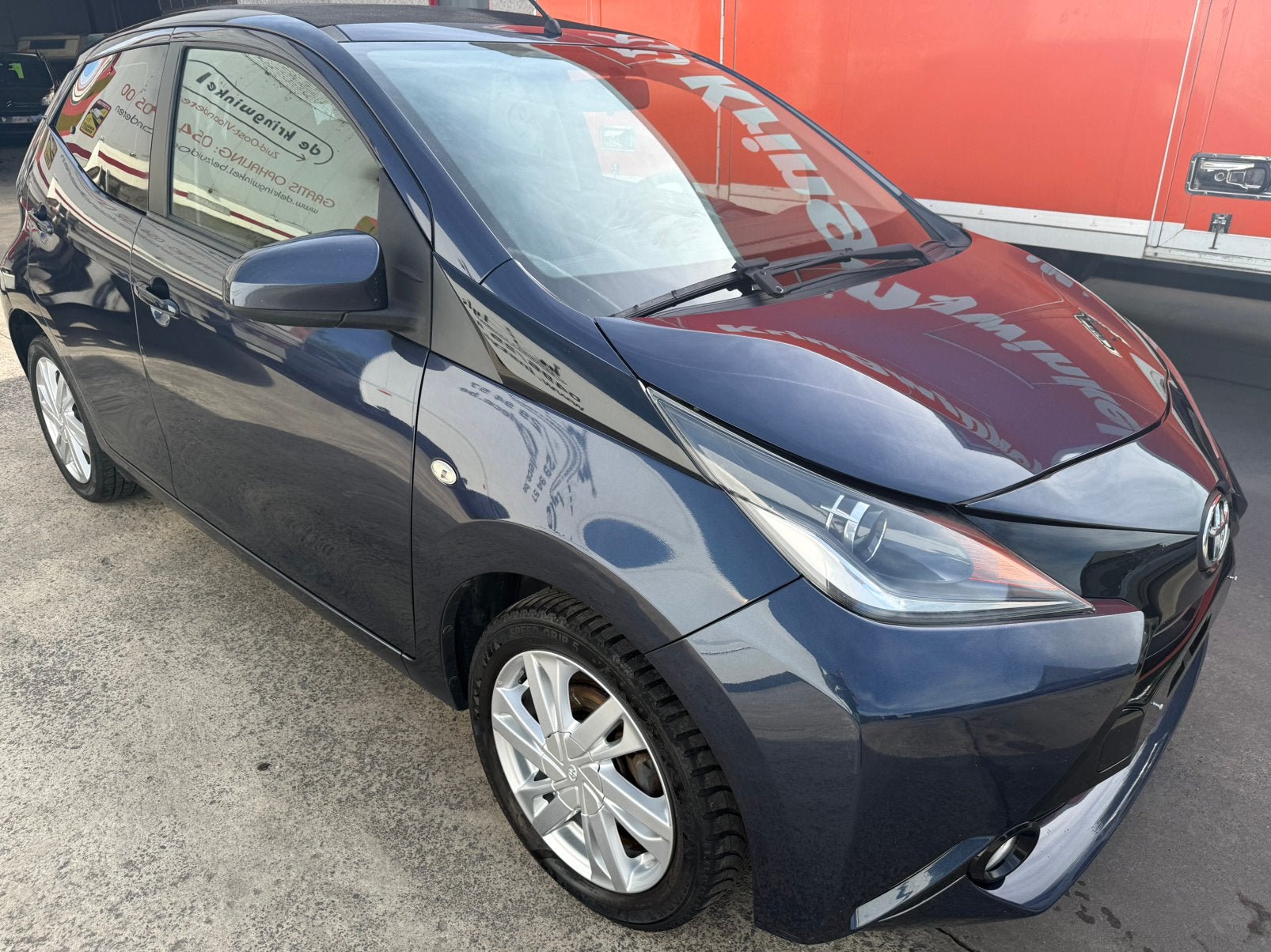 Toyota Aygo 2015 avec 5 portes Airco Excellent état!, Autos, Achat, Entreprise, 5 portes, Caméra de recul