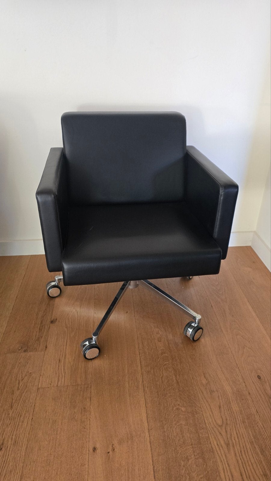 zwarte lederen vintage stoel Poltrona Frau, Maison & Meubles, Enlèvement