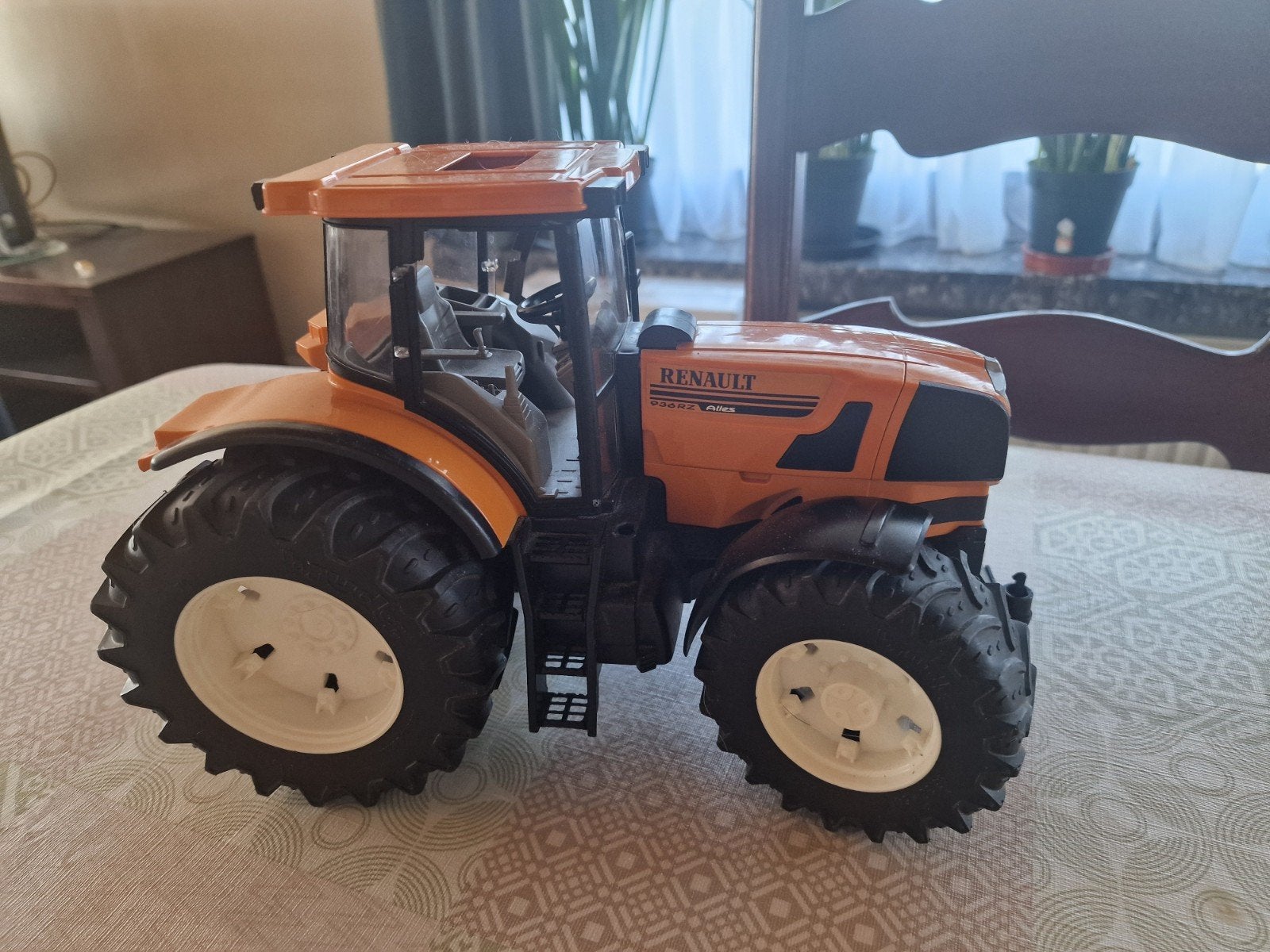 Bruder Renault Ares 936 RZ Tractor (Schaal 1:16), Ophalen