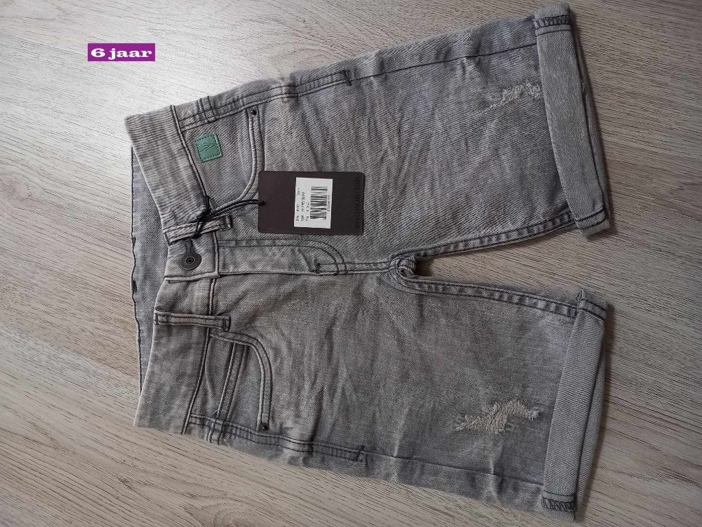 NIEUWE short 6j, Kinderen en Baby's, Kinderkleding | Maat 116, Ophalen of Verzenden, Nieuw, Jongen, Broek
