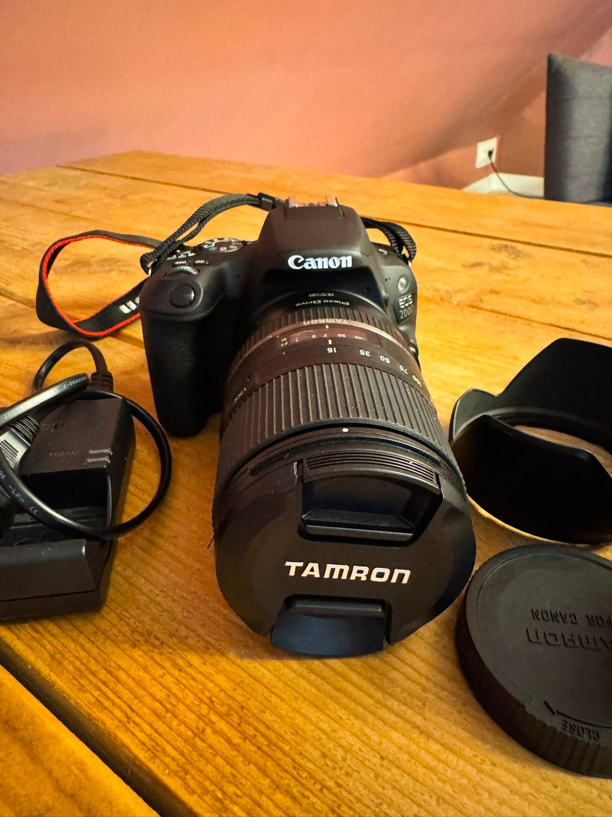 Camera canon EOS 200D, Ophalen, Zo goed als nieuw, Oplader, Canon