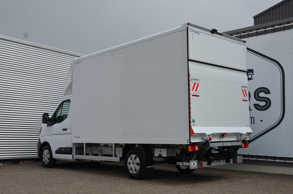 Renault Master- Meubelbak-Laadklep-Automaat-Nieuw- 45990+BTW, Auto's, Bestelwagens en Lichte vracht, Automaat, 4 deurs, Stof, https://public.car-pass.be/vhr/d5d03922-f16d-4fd4-b73a-0edfe892e4be