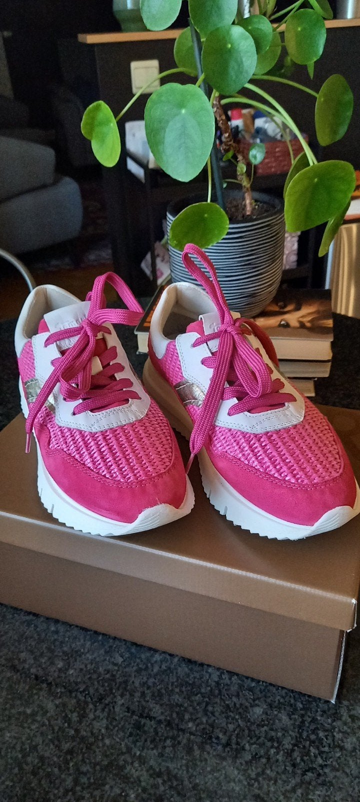 Baskets. 37.  TAMARIS, Enlèvement ou Envoi, Blanc