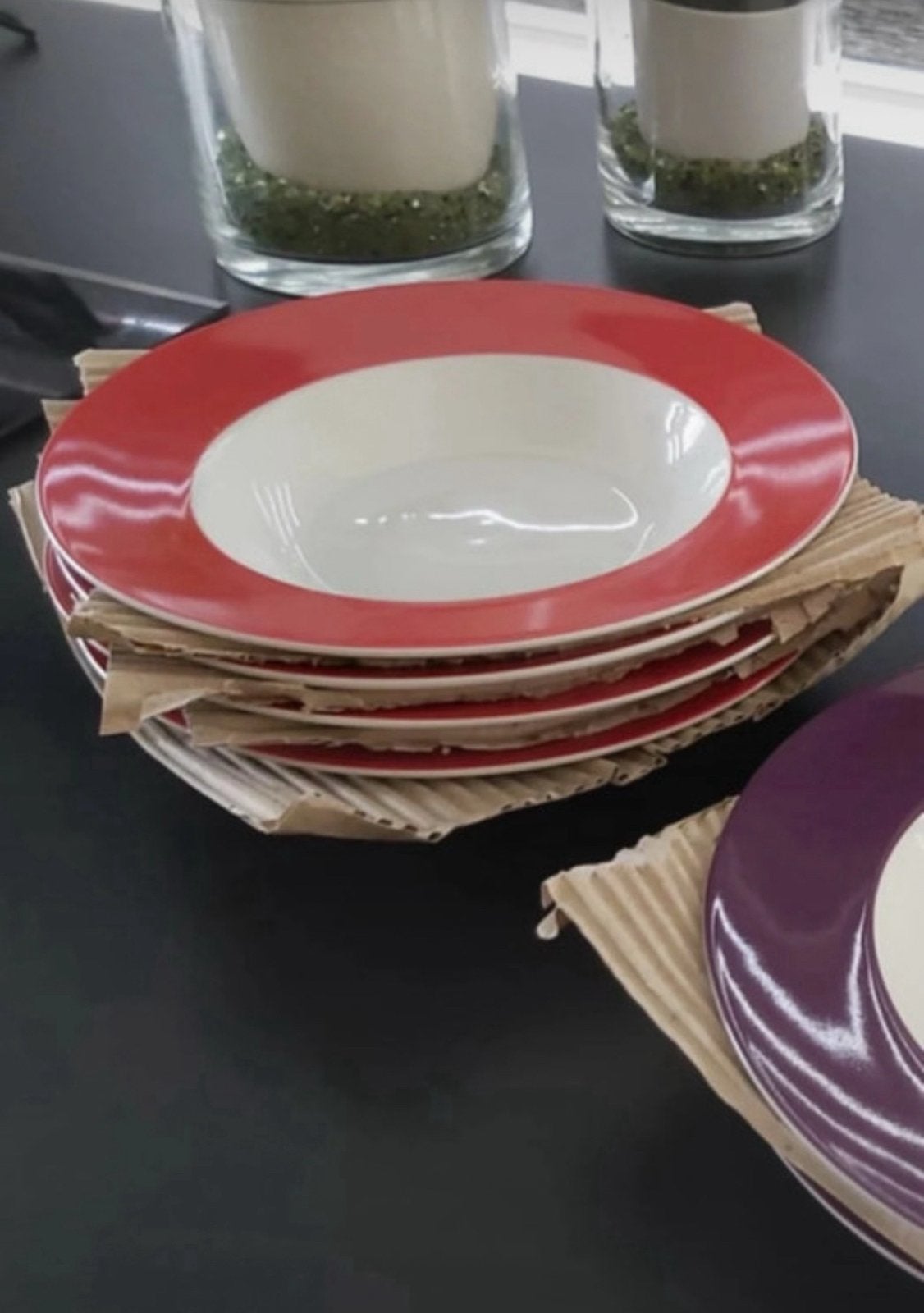 Lot de 4 assiettes creuses rouge, Ophalen