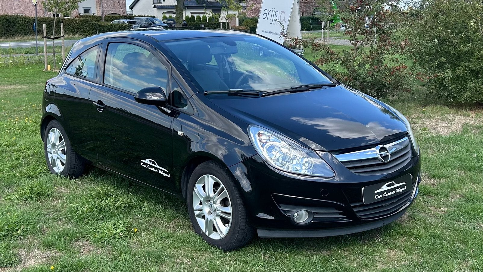 Opel Corsa Cosmo 1.2i Benzine 3 deurs, Voorwielaandrijving, Stof, 139 g/km, Zwart