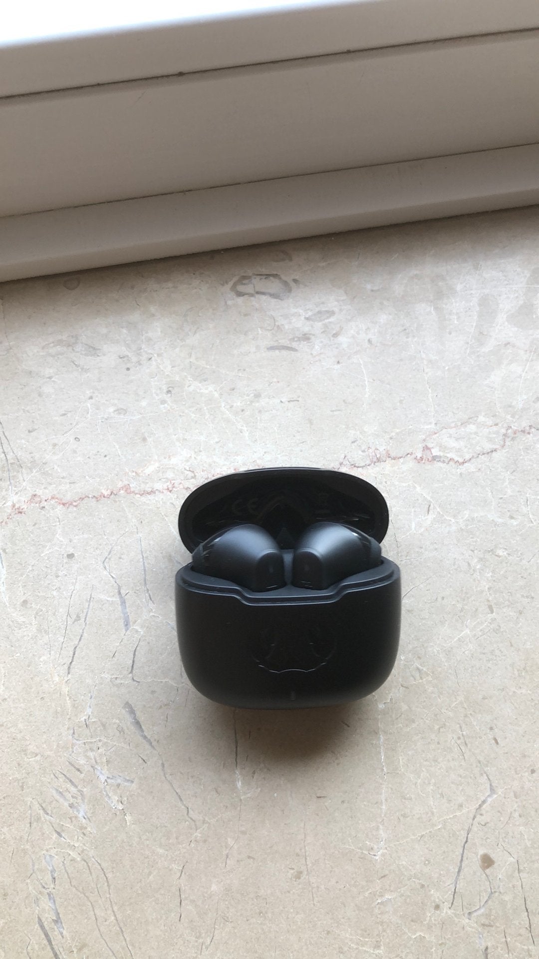 Oortjes zijn in goede staat nieuw, Enlèvement ou Envoi, Comme neuf, Intra-auriculaires (Earbuds), Noir