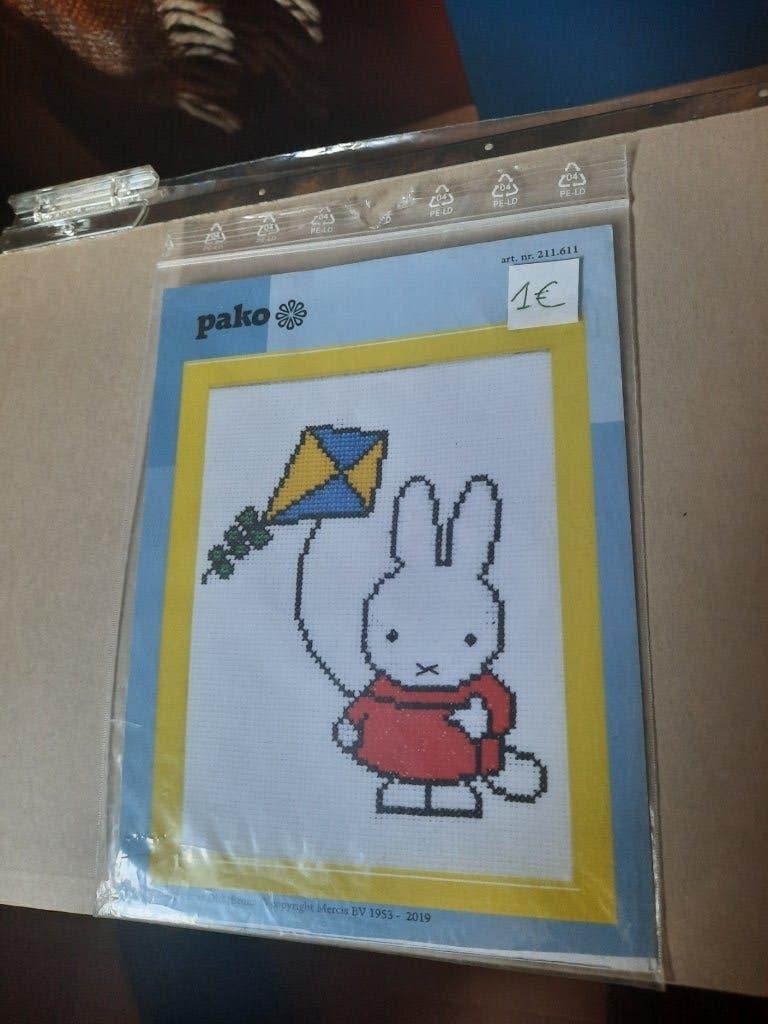 Pako - Motif « Miffy » 2X - 211.611, Hobby & Loisirs créatifs, Broderie & Machines à broder, Enlèvement ou Envoi, Utilisé, Broderies à la main