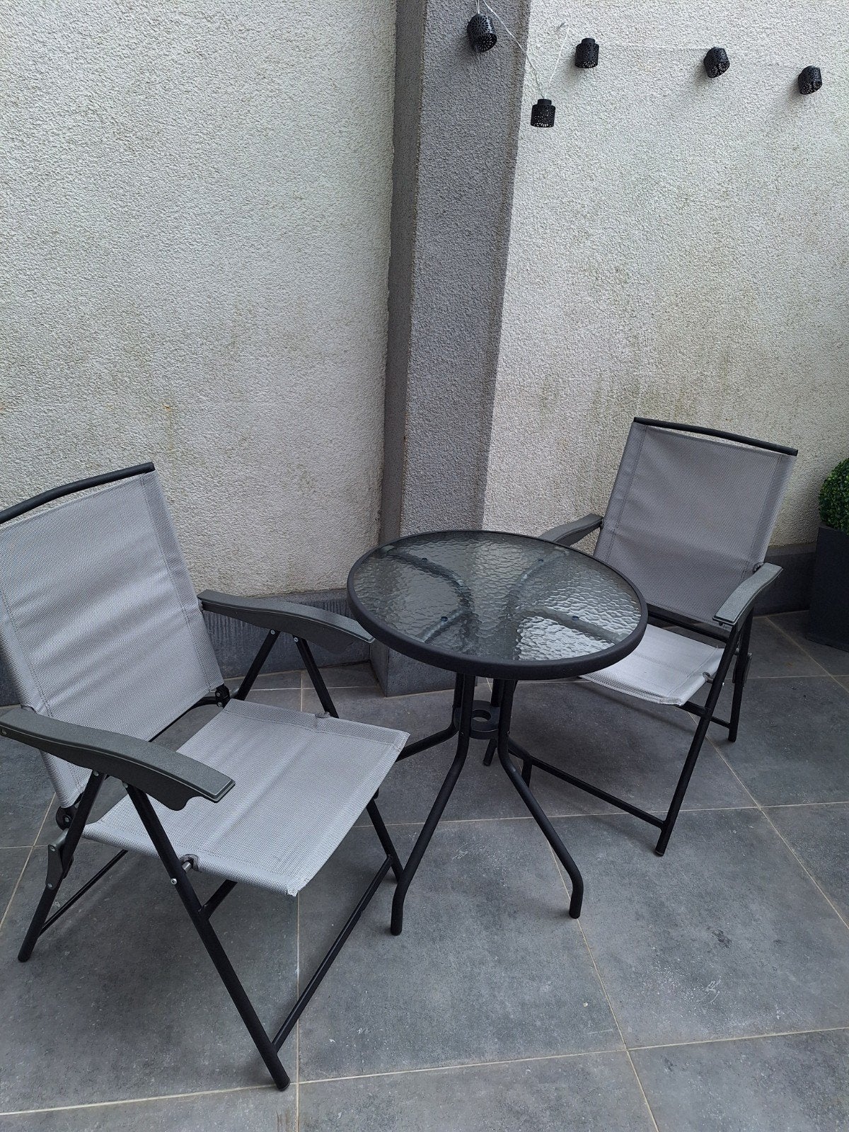 tuinsetje met 2 stoelen zo goed als nieuw moet weg wegens ve, Ophalen